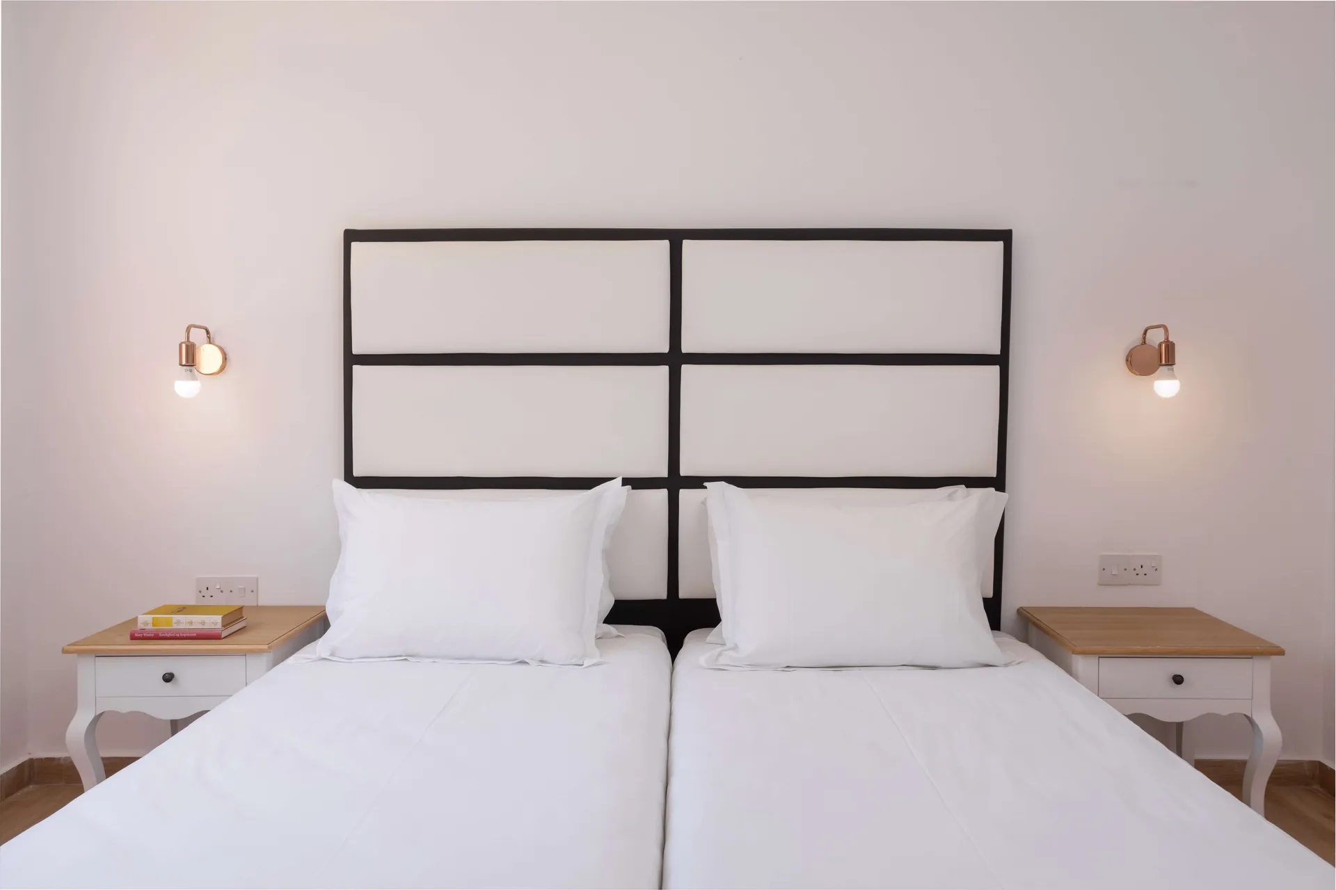 Atlantica Akteon-Jednosoban apartman spavaca soba.jpg