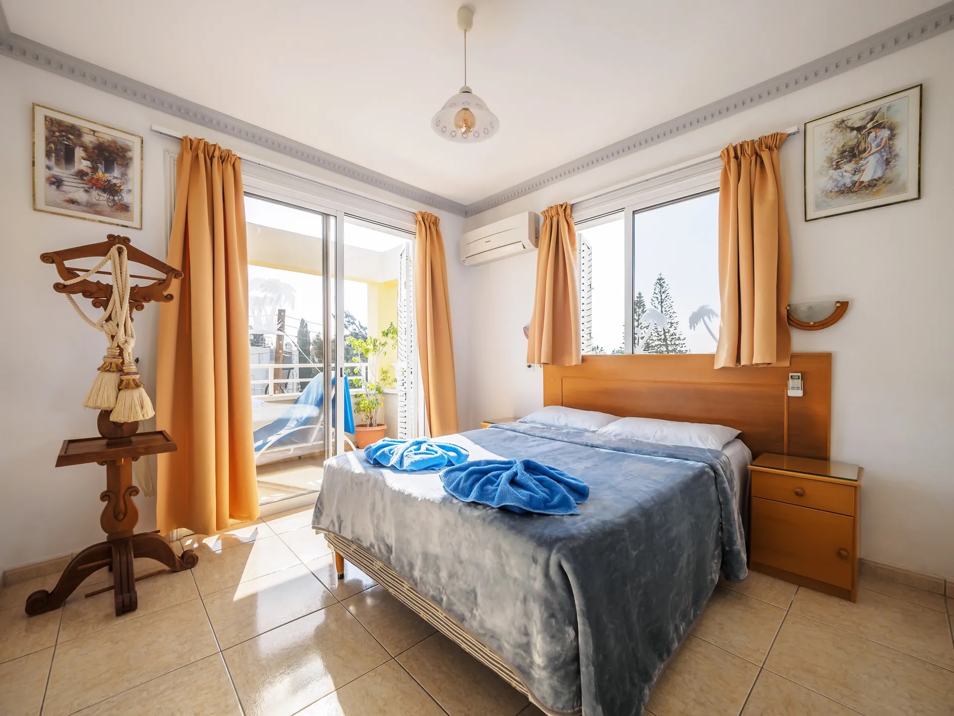Apollonia Holiday Apartments-Deluxe dvosoban apartman balkon spavaca soba.jpg