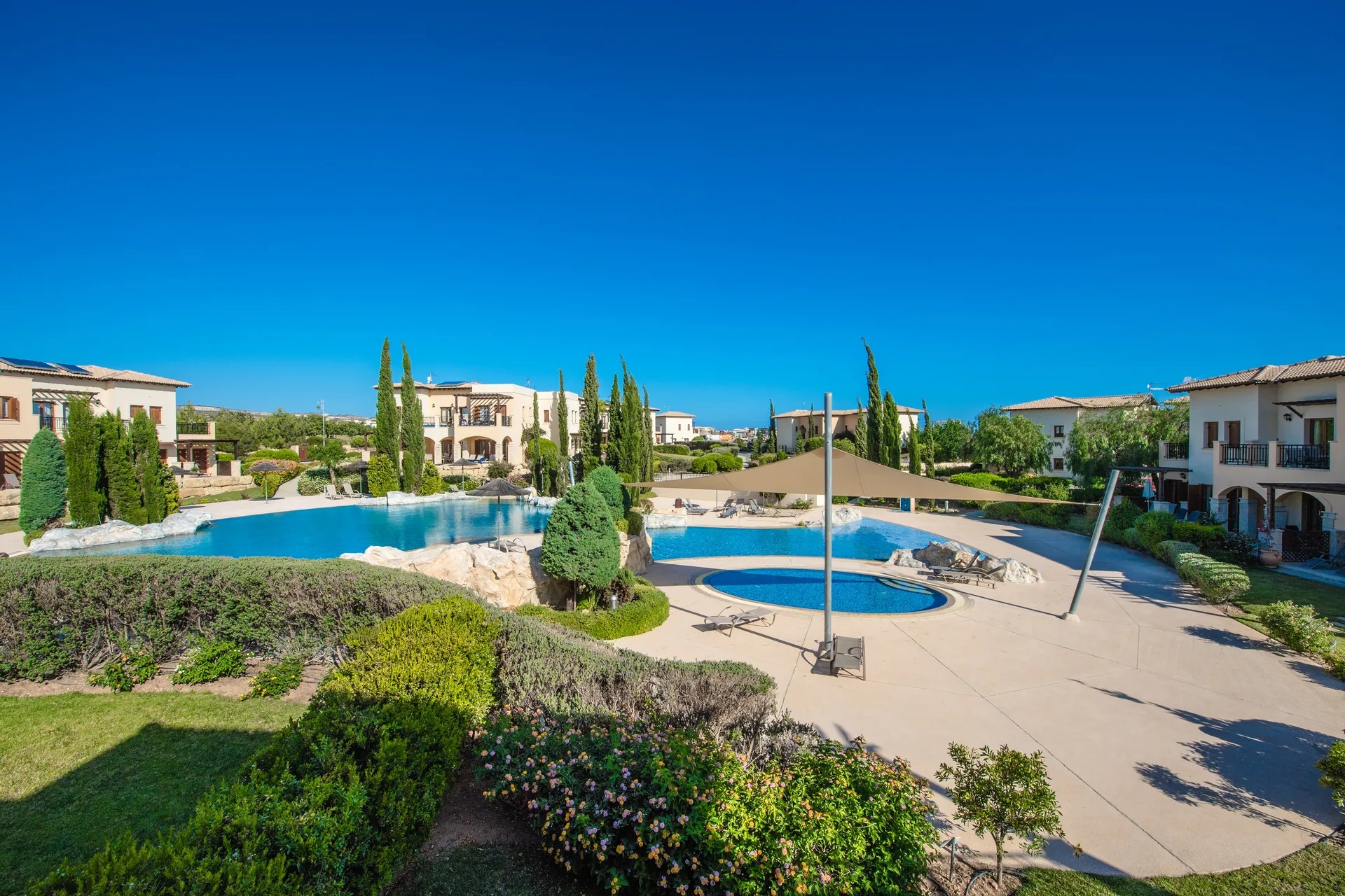 Aphrodite Hills Apartments-Bazeni.jpg
