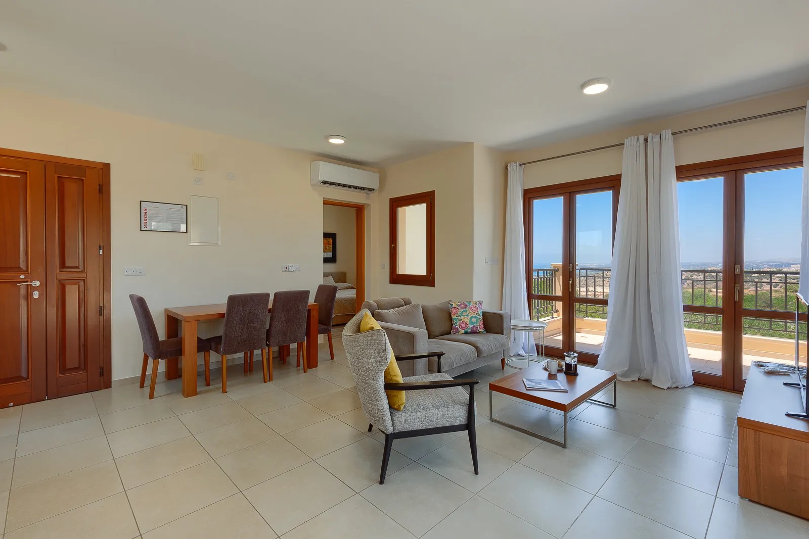 Aphrodite Hills Apartments-Jednosoban apartman dnevna soba.jpg