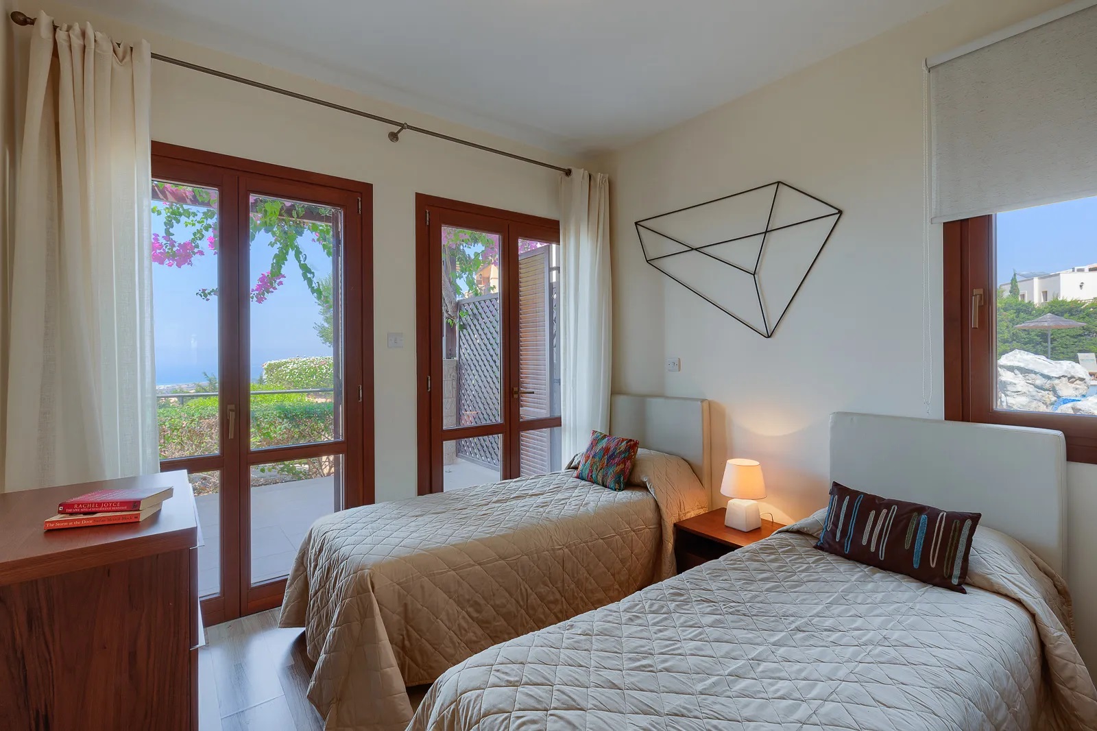 Aphrodite Hills Apartments-Trosoban apartman druga spavaca soba.jpg