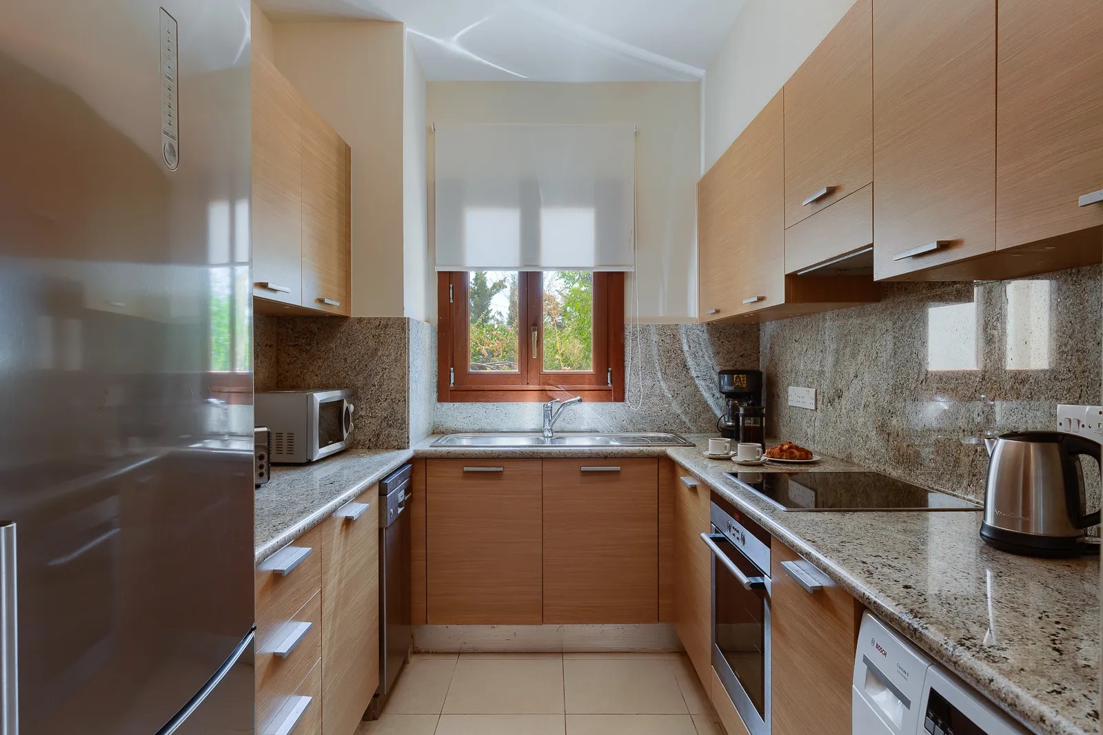 Aphrodite Hills Apartments-Trosoban apartman kuhinja.jpg