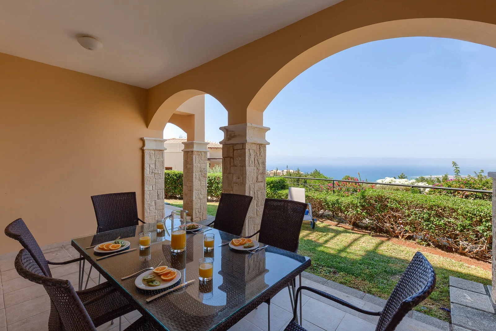 Aphrodite Hills Apartments-Trosoban apartman terasa.jpg