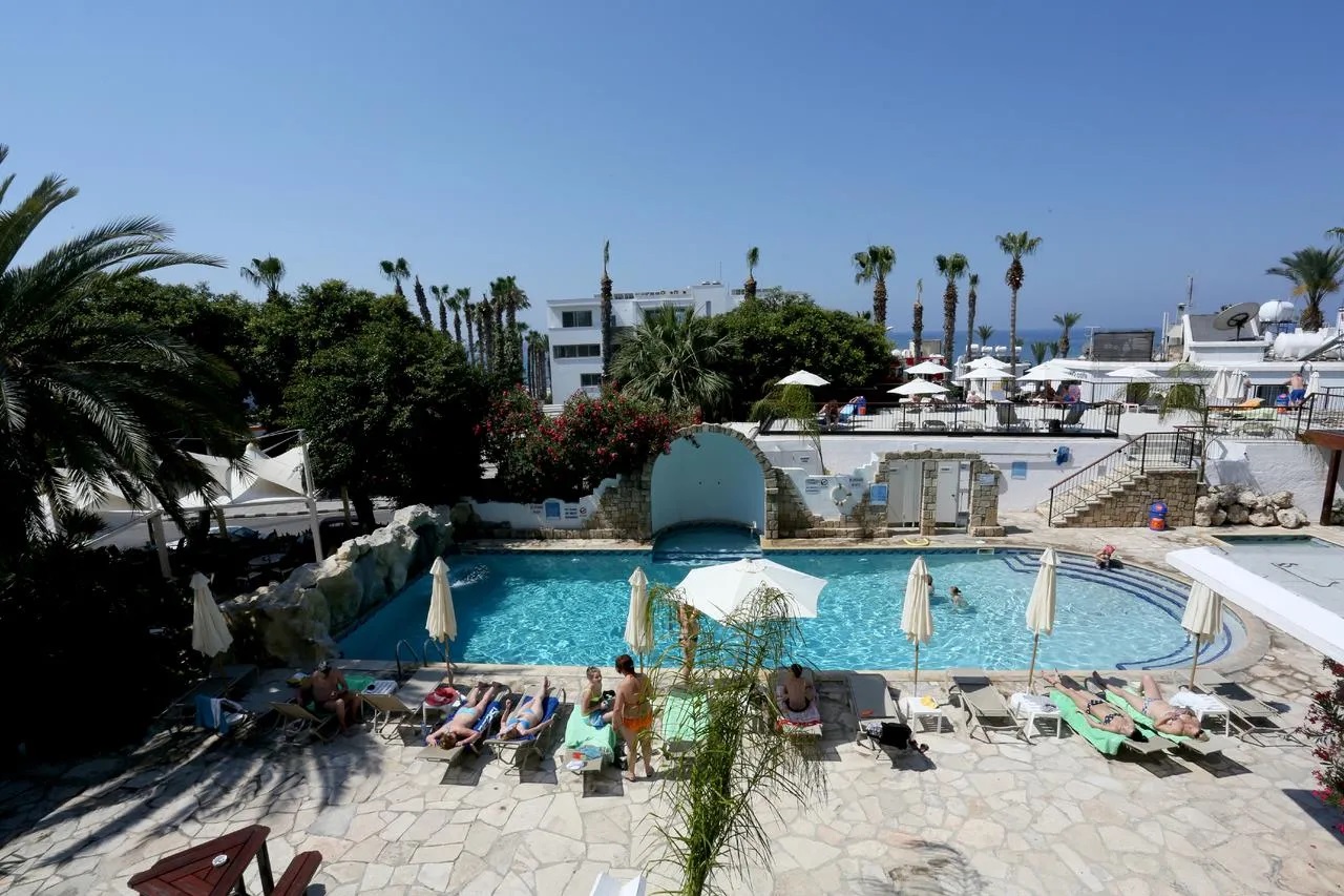 Dionysos Central Hotel Paphos-Bazen.jpg