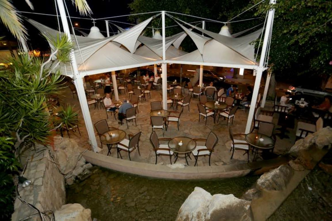 Dionysos Central Hotel Paphos-Kafe bar.jpg