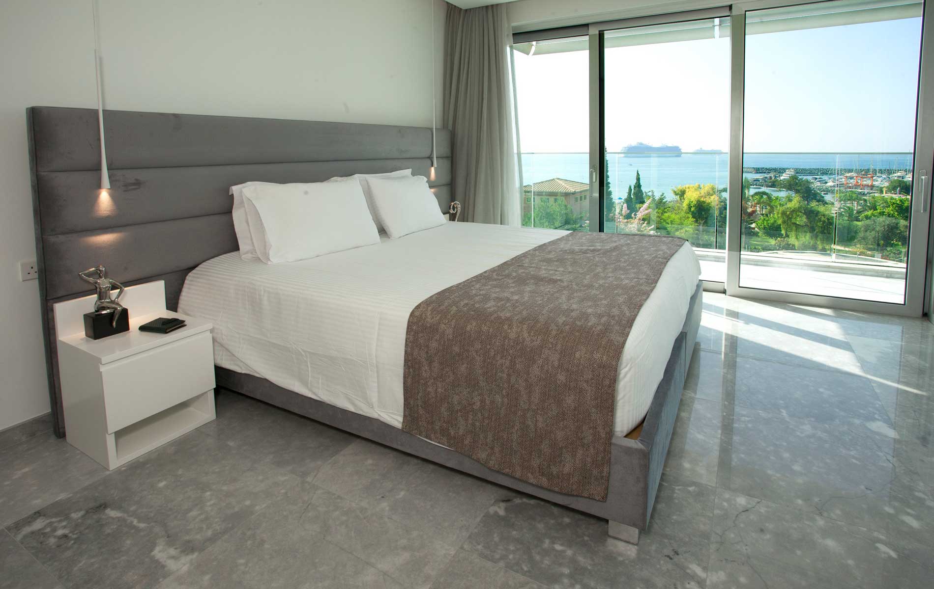 The Tower at St Raphael Resort-Dvosoban apartman spavaca soba.jpg