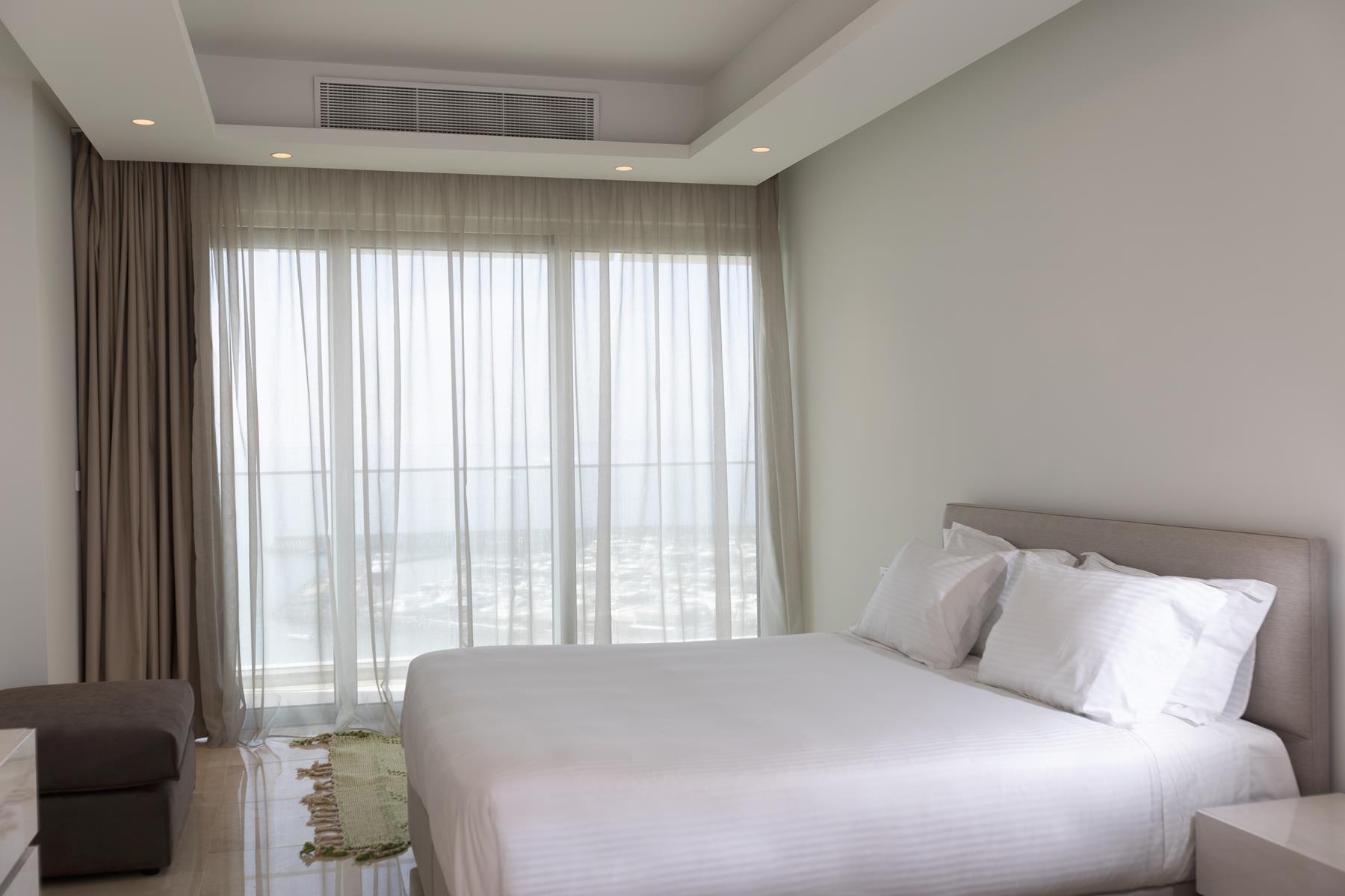 The Tower at St Raphael Resort-Trosoban apartman spavaca soba.jpg