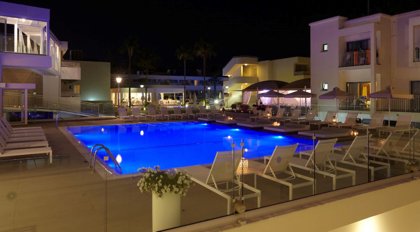 Melpo Antia Hotel & Suites-Nocni izgled.jpg