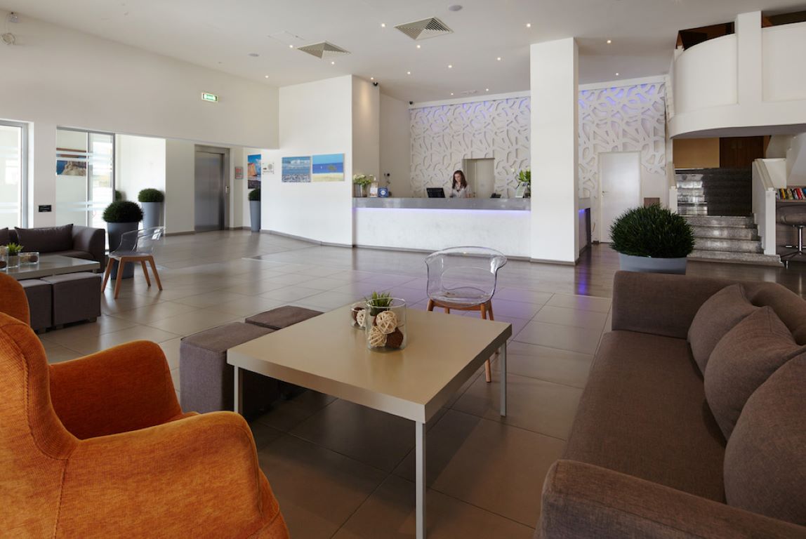 Melpo Antia Hotel & Suites-Recepcija.jpg