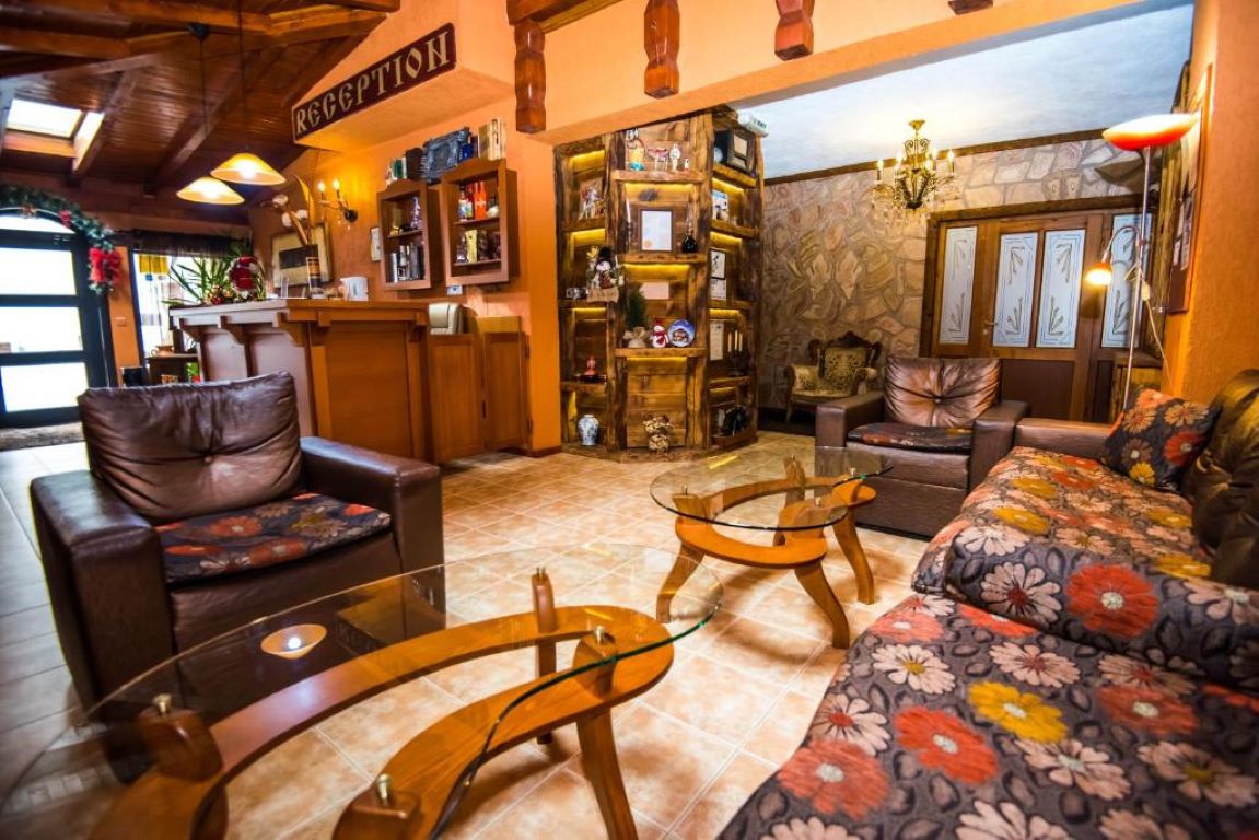 Hotel Elida-Lobby.jpg