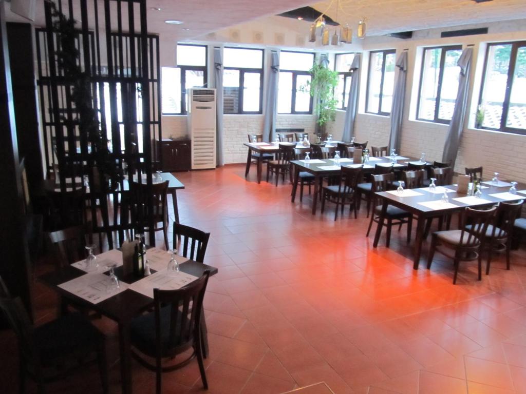 Flora Persay Apartments-Restoran.jpg