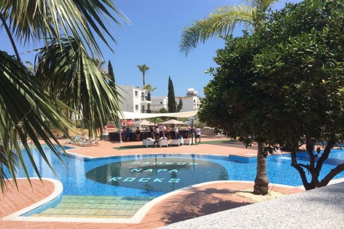 Pambos Napa Rocks Apartments-Bazen.jpg