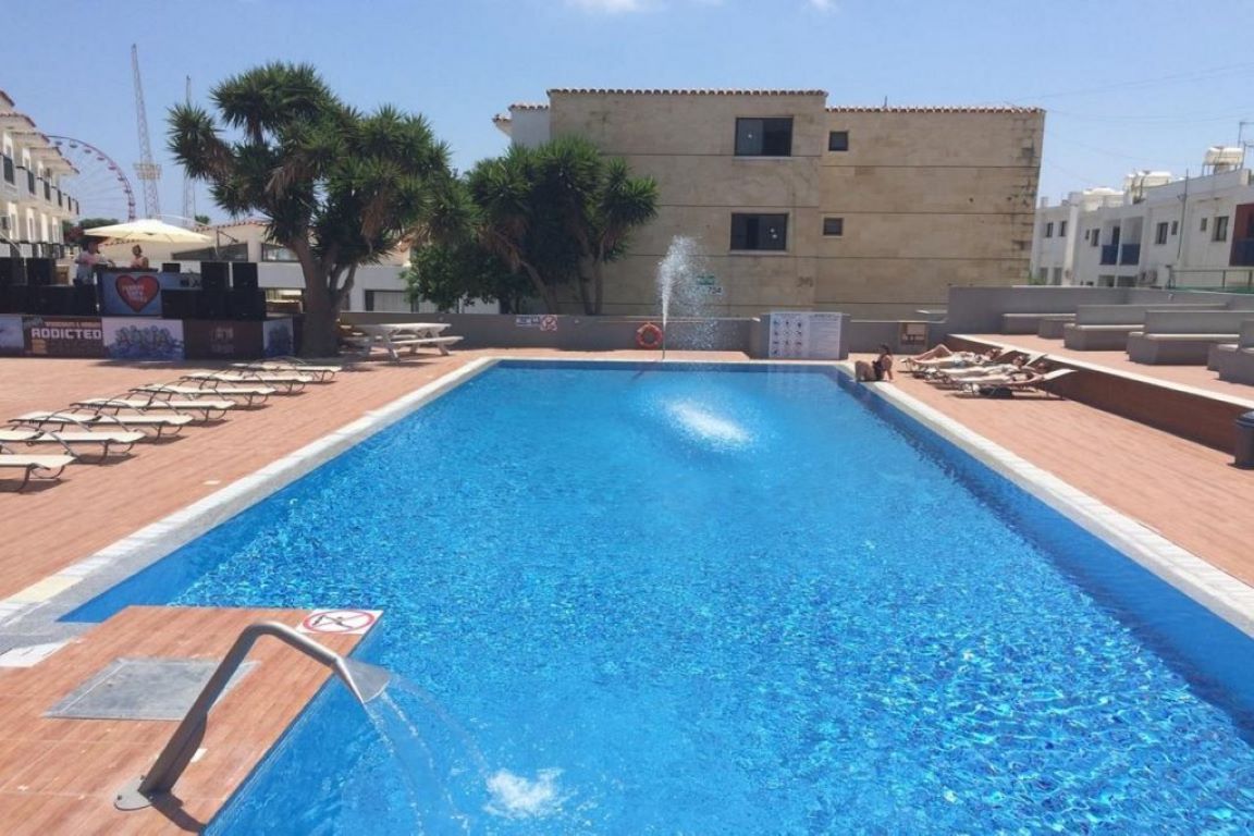 Pambos Napa Rocks Apartments-Drugi bazen.jpg