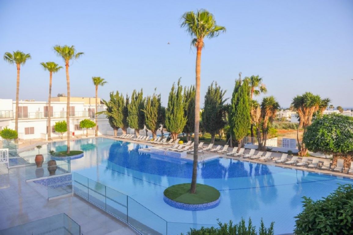 Fedrania Gardens Hotel-Bazen.jpg
