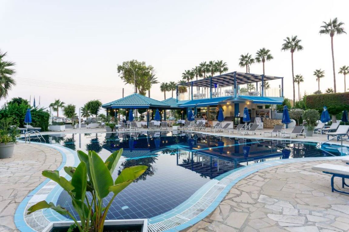 Anonymous Beach Hotel-Oblast oko bazena.jpg