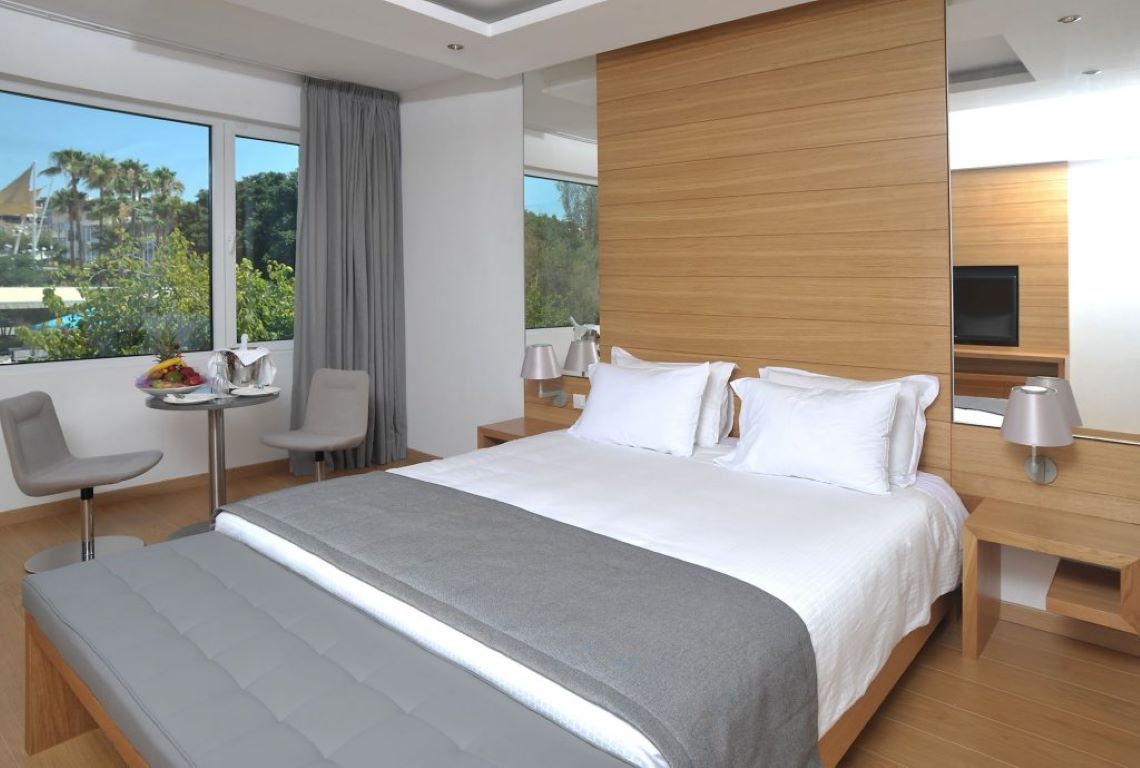 Napa Plaza Hotel-Honeymoon suite.jpg