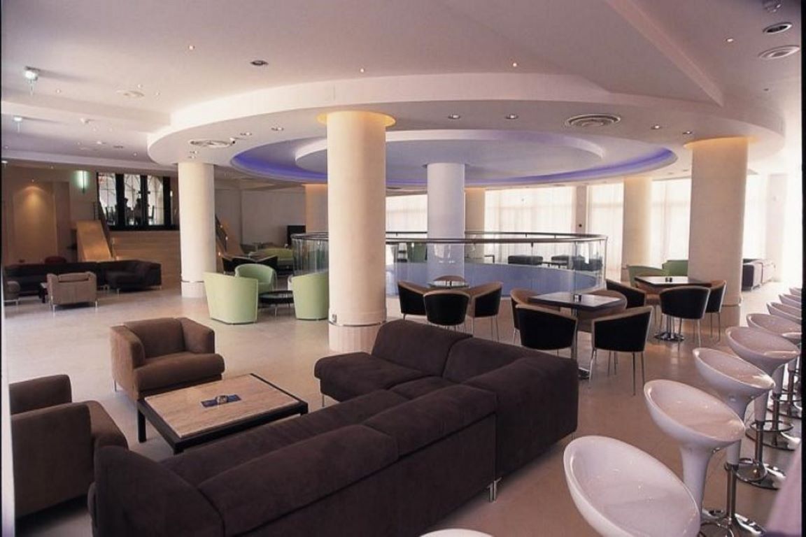 Napa Plaza Hotel-Lobby.jpg