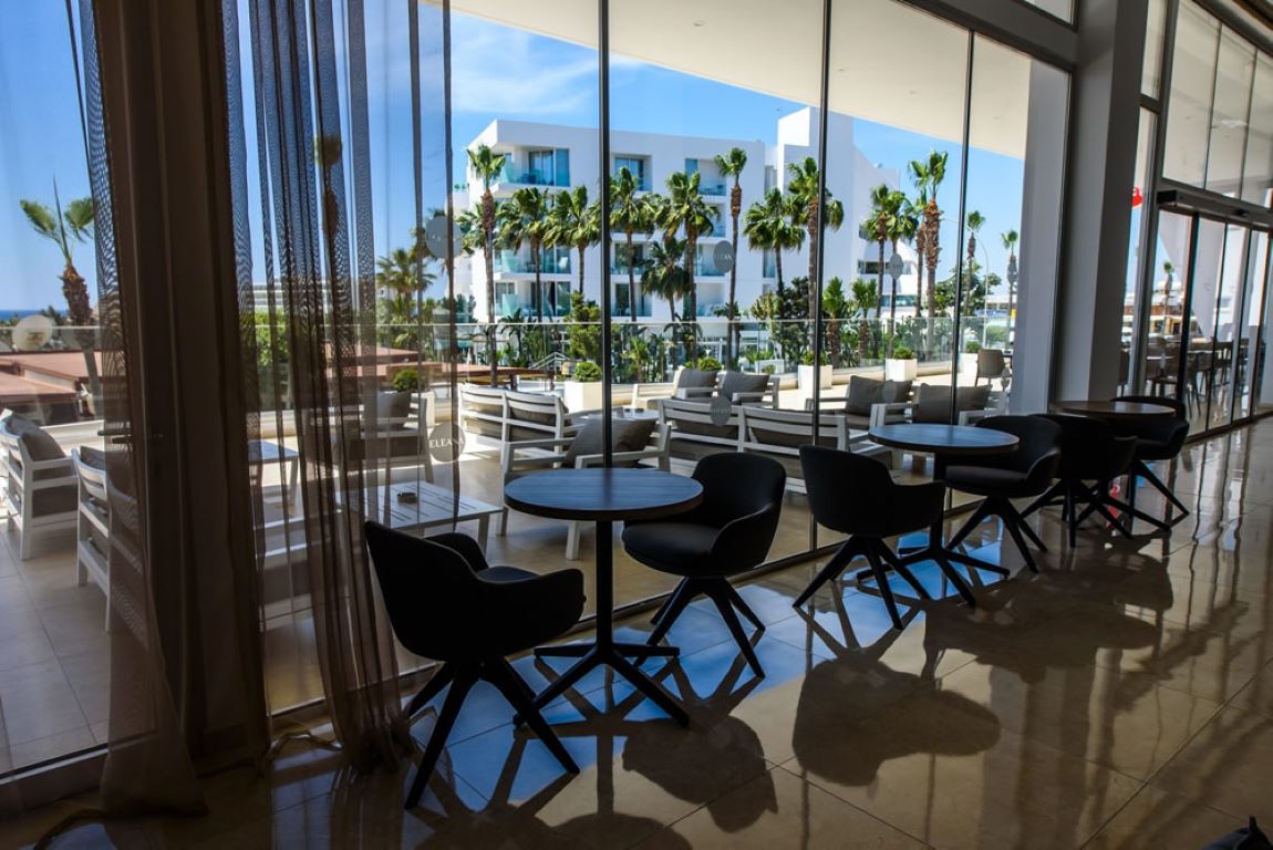 Eleana Hotel-Terasa bara.jpg