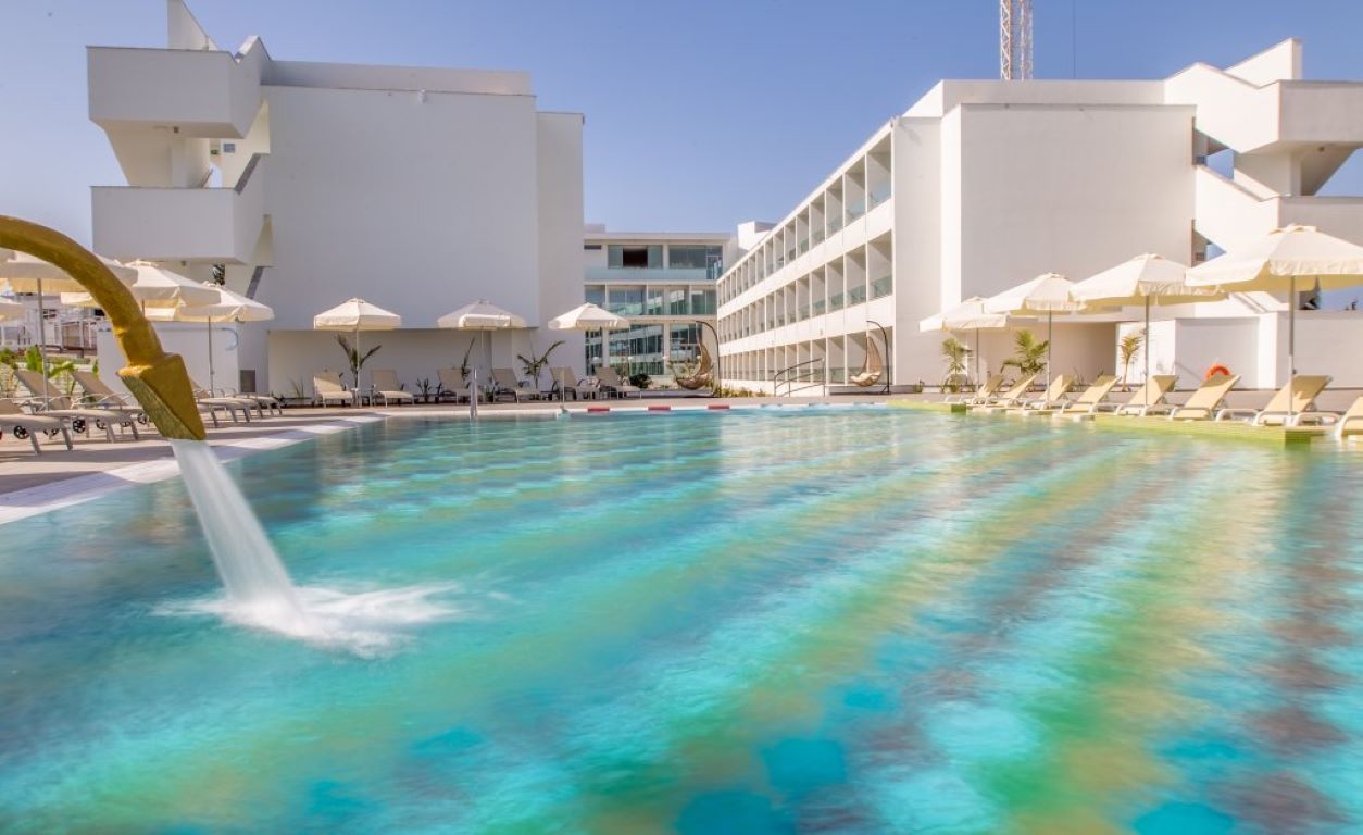 Nicholas Color Hotel-Bazen.jpg