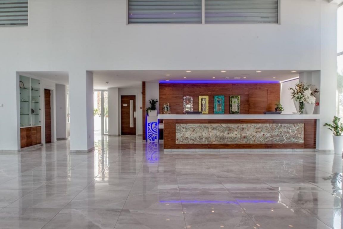 Nicholas Color Hotel-Recepcija.jpg