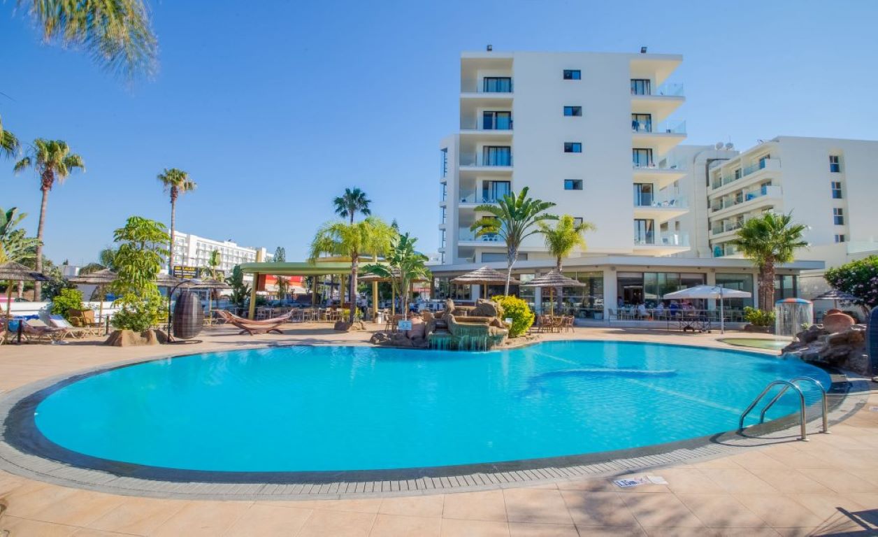 Stamatia Hotel-Glavni bazen.jpg