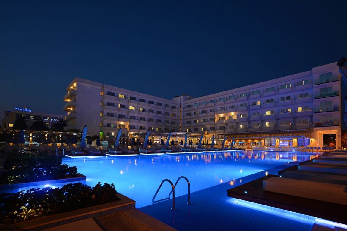 Nestor Hotel-Nocni izgled.jpg