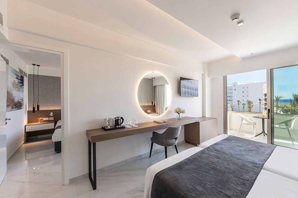 Pavlo Napa Beach Hotel-Dvosobna porodicna soba.jpg