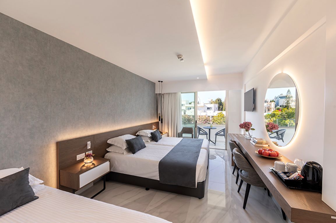 Pavlo Napa Beach Hotel-Trokrevetna soba.jpg