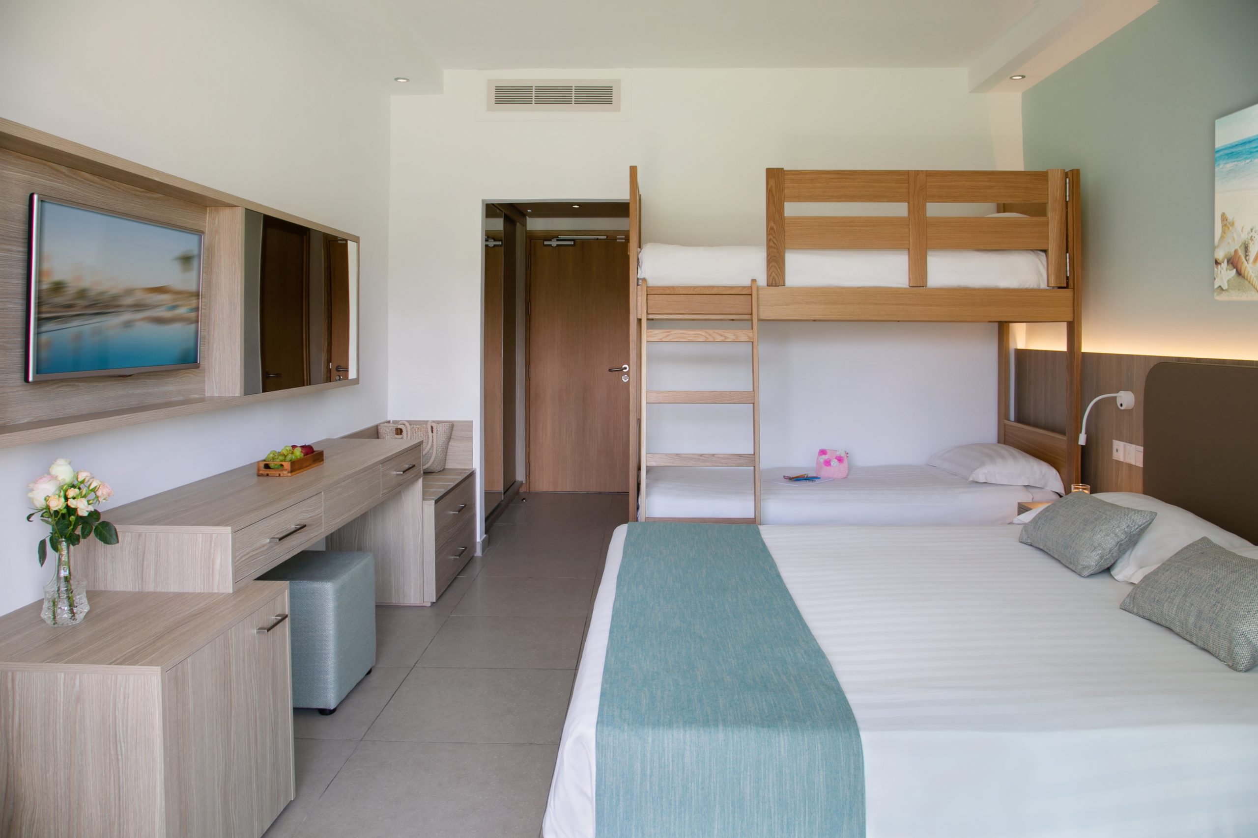Asterias Beach Hotel-Porodicna soba.jpeg