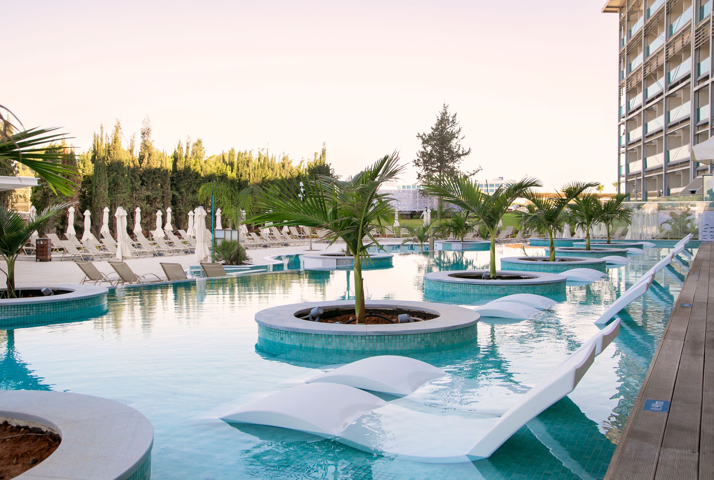 Asterias Beach Hotel-Spoljasnji bazen.jpg