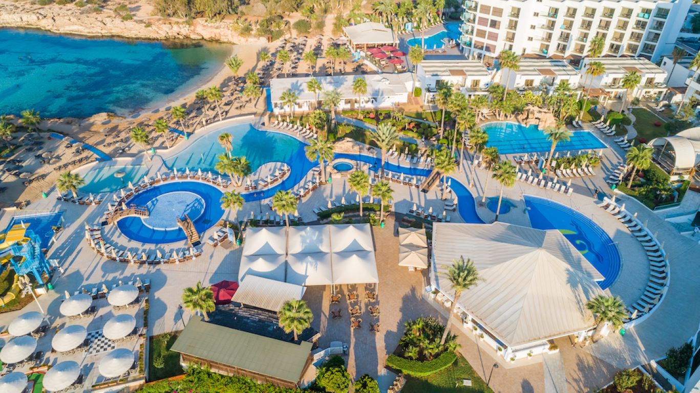 Adams Beach Hotel & Spa-Kompleks bazena.jpg
