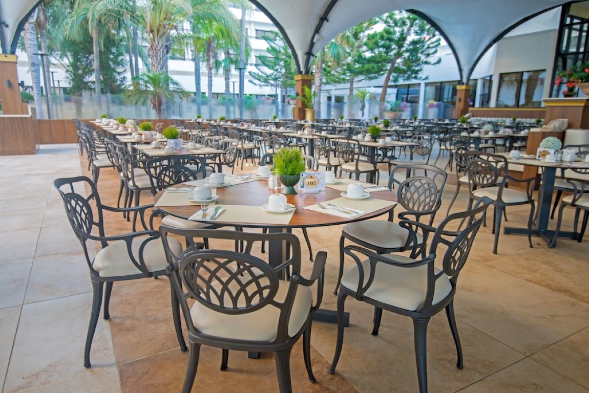 Adams Beach Hotel & Spa-Terasa restorana.jpg