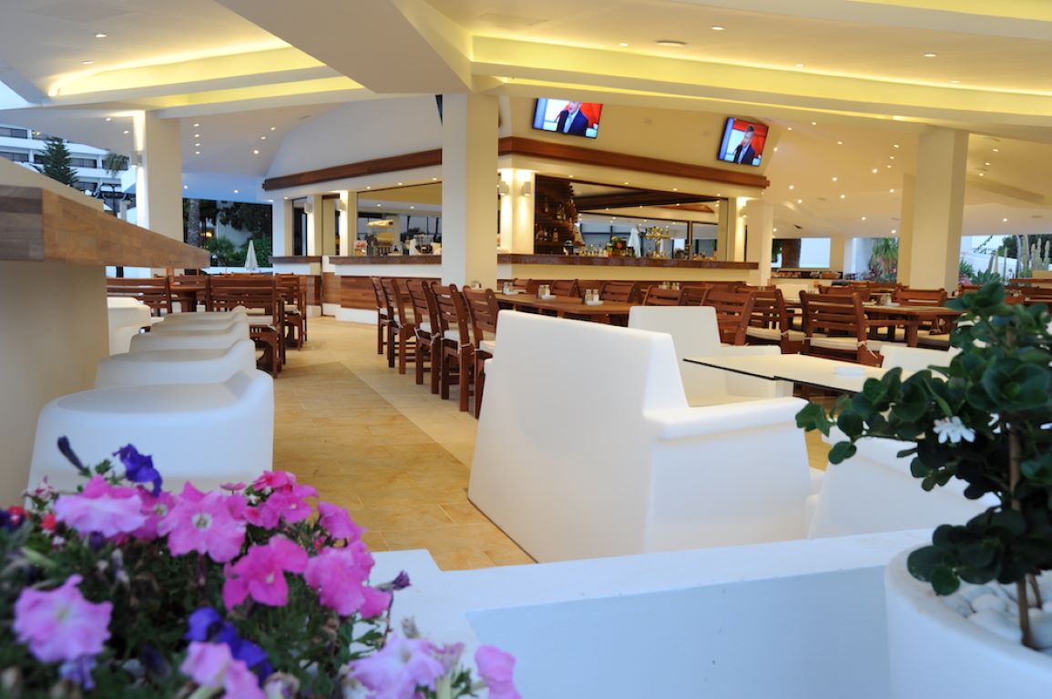 Adams Beach Hotel & Spa-Vitaminski bar.jpg