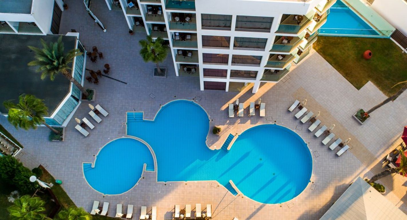 Adams Beach Hotel & Spa Deluxe Wing-Bazeni.jpg