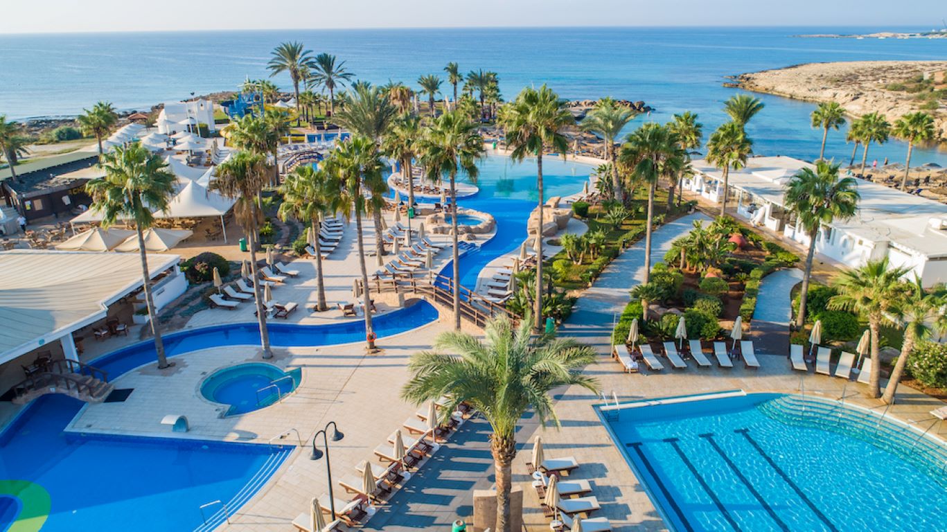 Adams Beach Hotel & Spa Deluxe Wing-Kompleks bazena.jpg