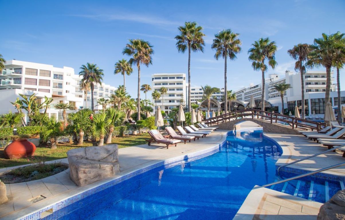 Adams Beach Hotel & Spa Deluxe Wing-Lenja reka.jpg