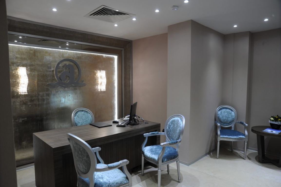 Adams Beach Hotel & Spa Deluxe Wing-Recepcija.jpg