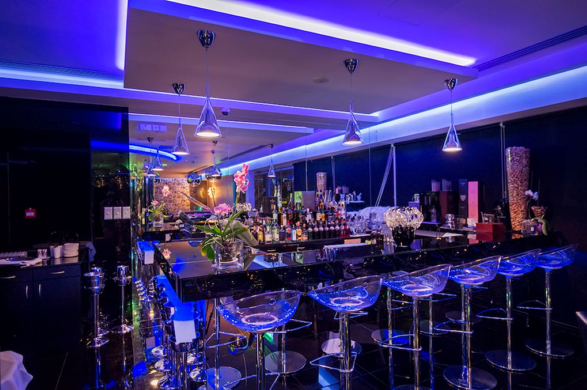 Adams Beach Hotel & Spa Deluxe Wing-Stakleni restoran.jpg