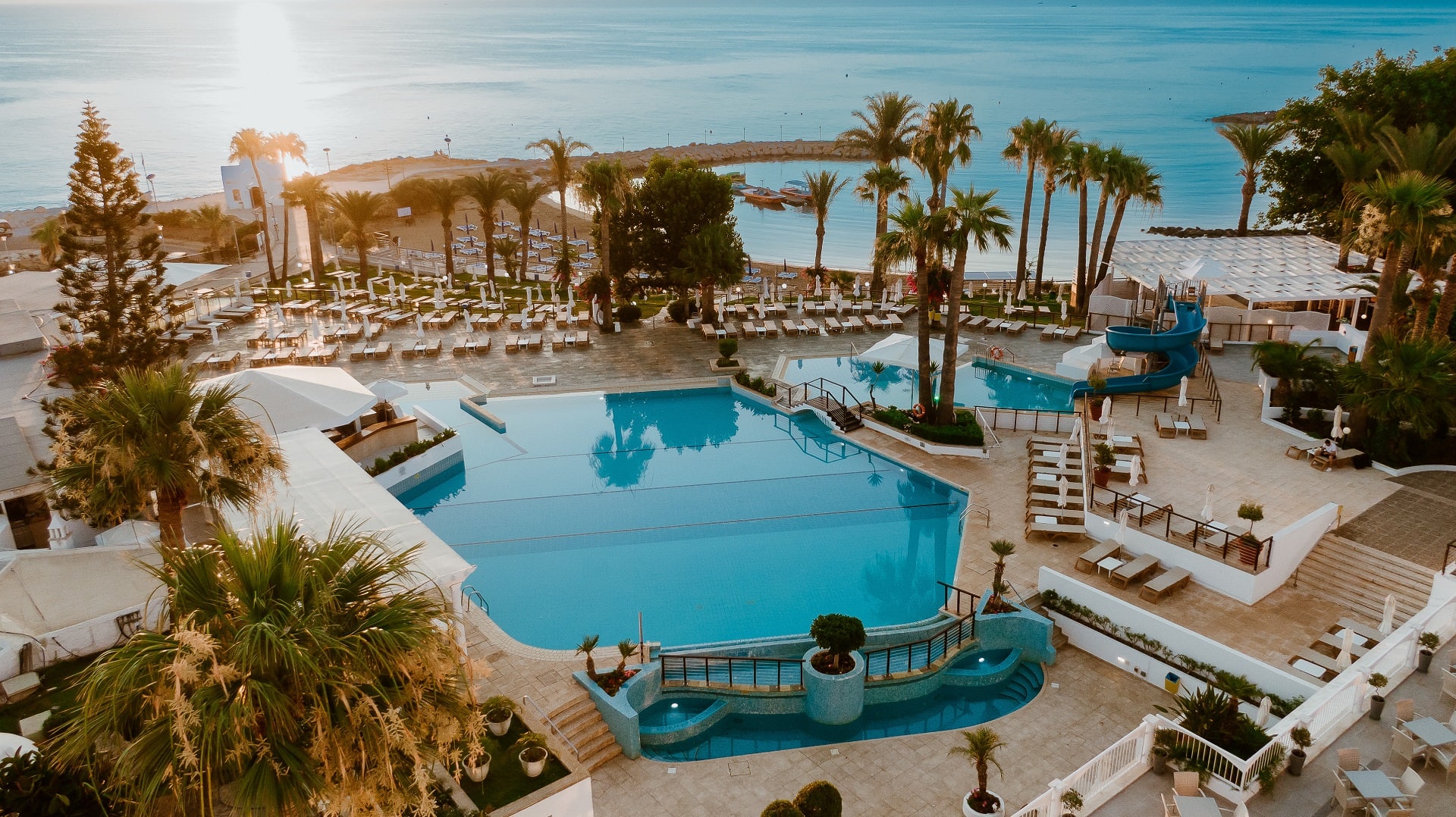 The Golden Coast Beach Hotel-Bazeni.jpg