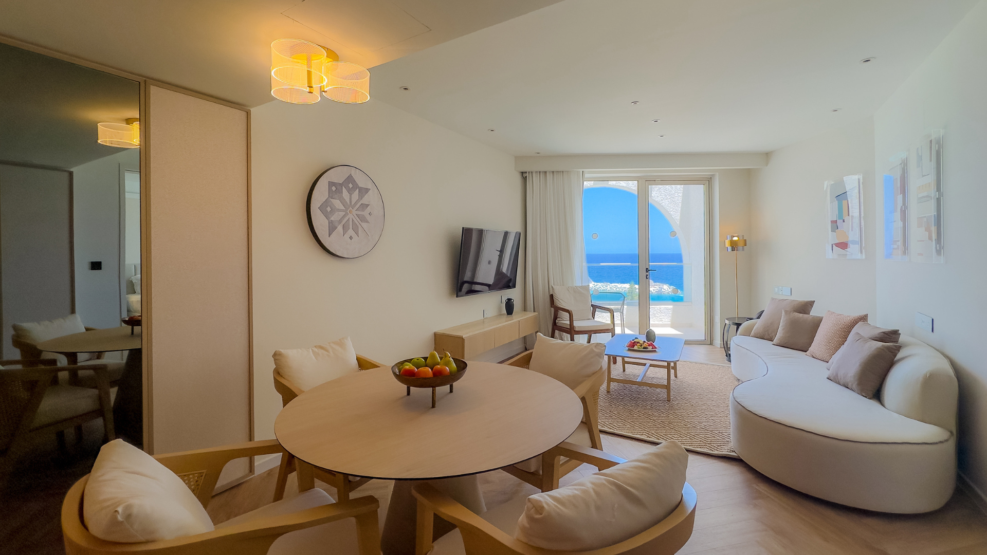 The Golden Coast Beach Hotel-Grand suite.png