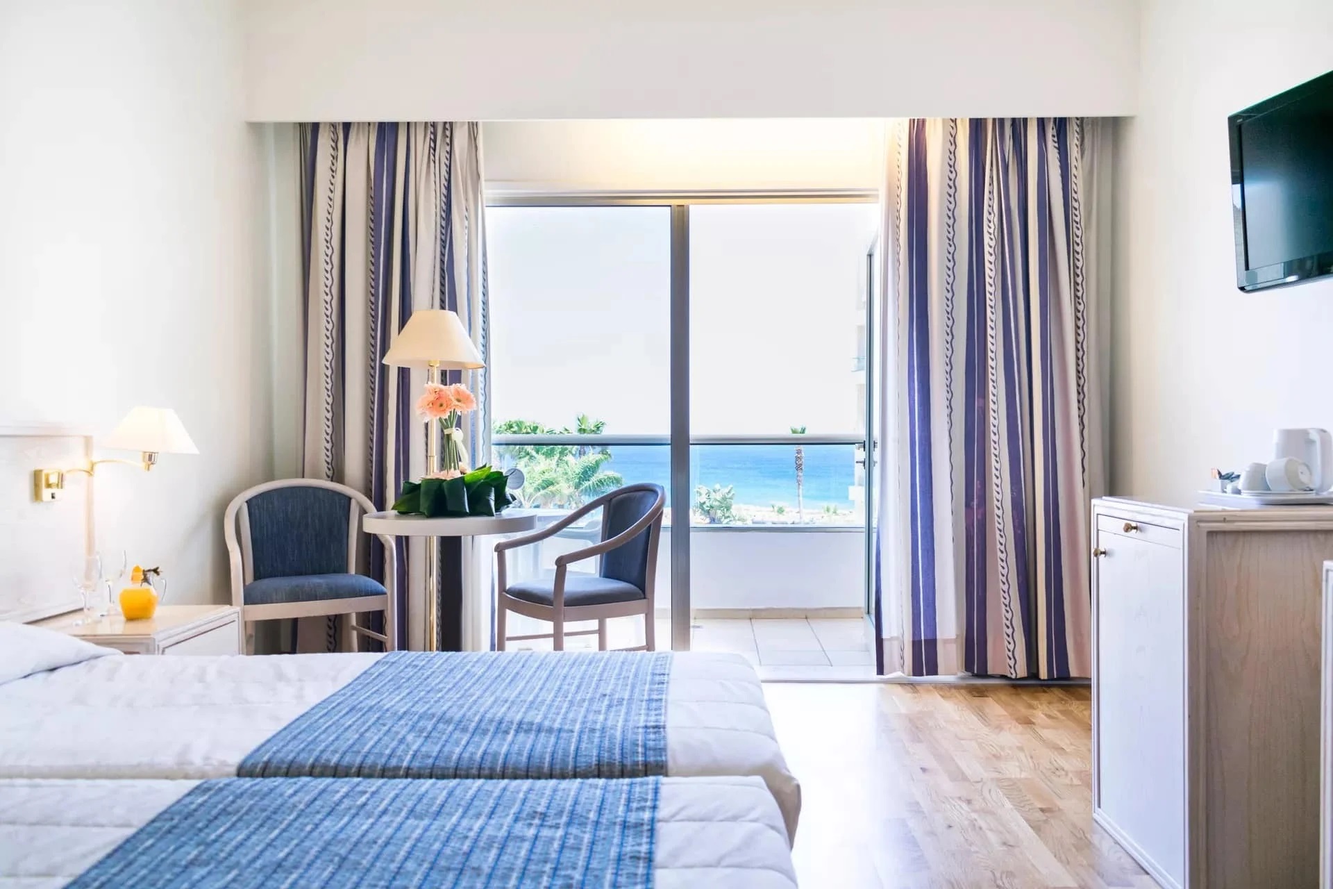 The Golden Coast Beach Hotel-Standardna soba delimican pogled more.jpg