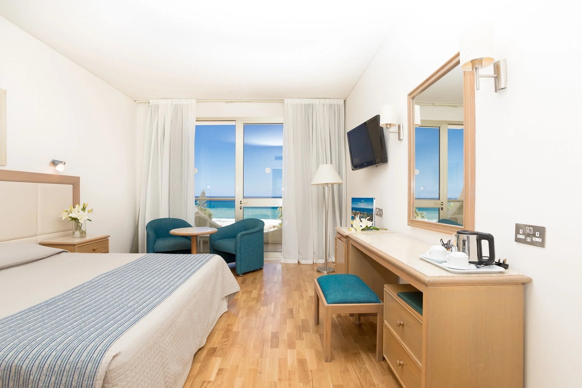 The Golden Coast Beach Hotel-Standardna soba pogled more.jpg