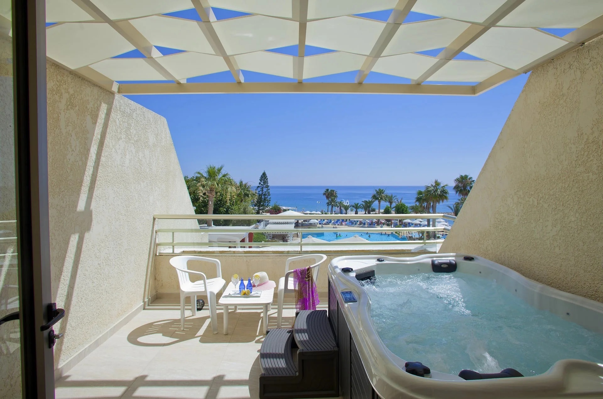 The Golden Coast Beach Hotel-Superior soba djakuzi.jpg