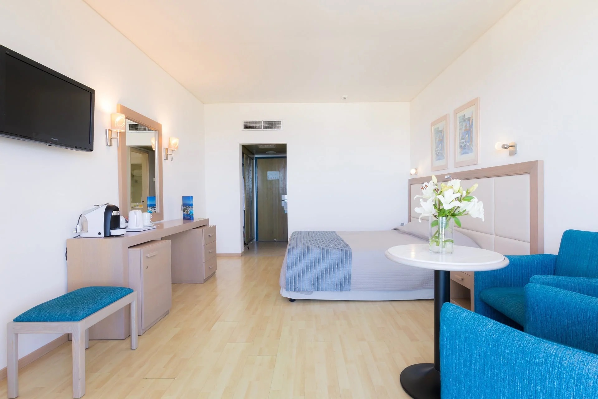 The Golden Coast Beach Hotel-Superior soba kopno.jpg