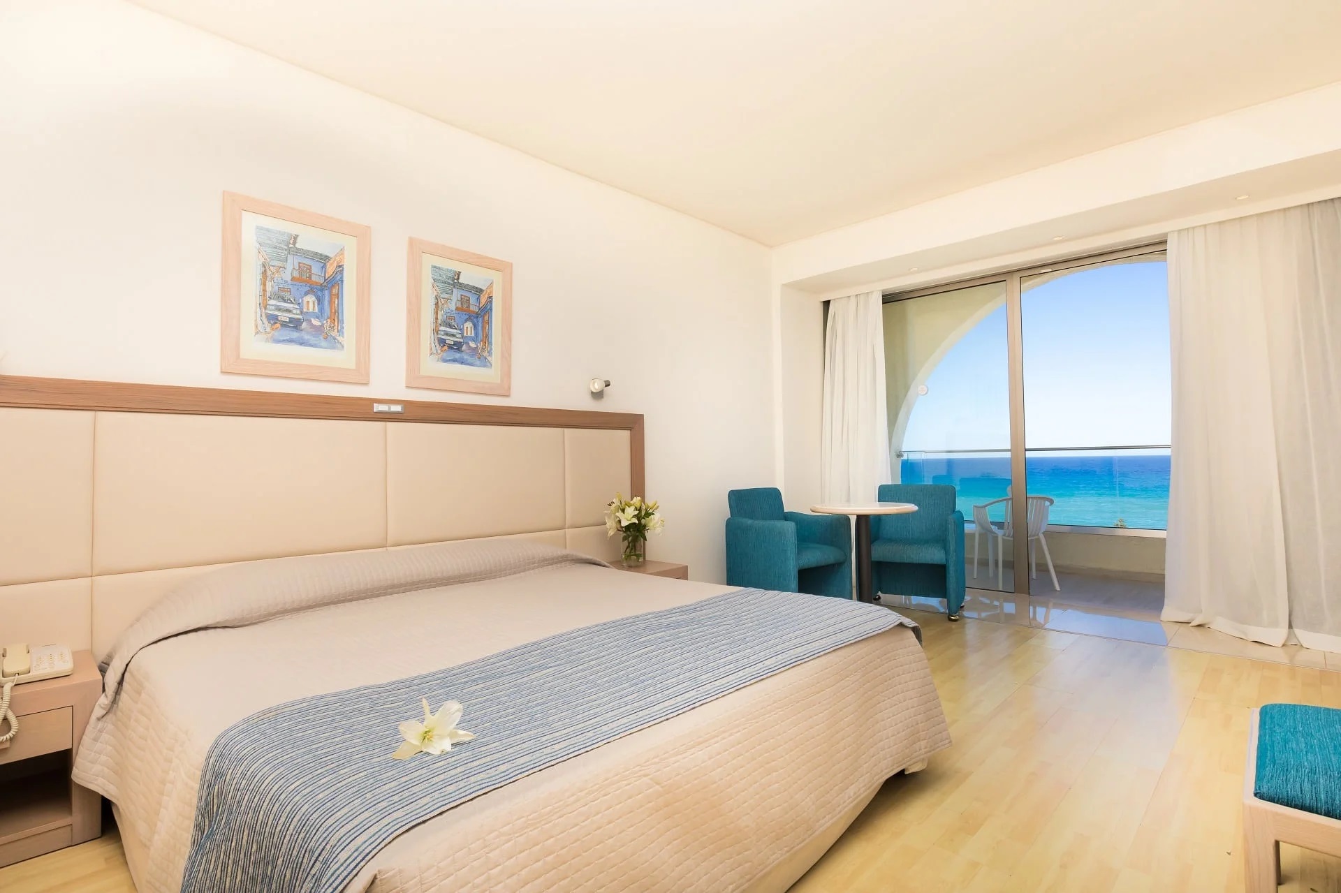 The Golden Coast Beach Hotel-Superior soba pogled more.jpg
