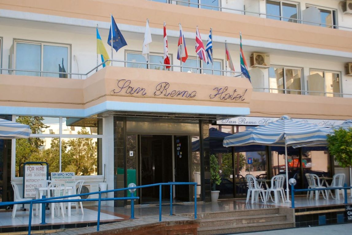 San Remo Hotel-Ulaz u hotel.jpg