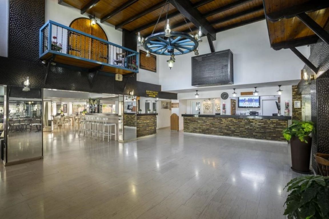 Cactus Hotel-Eneterijer hotela.jpg