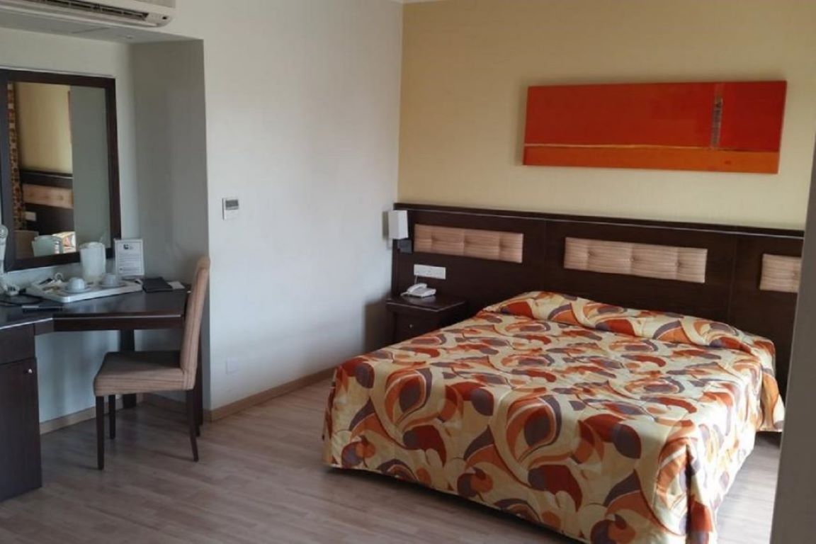 Livadhiotis City Hotel-Standardna soba.jpg