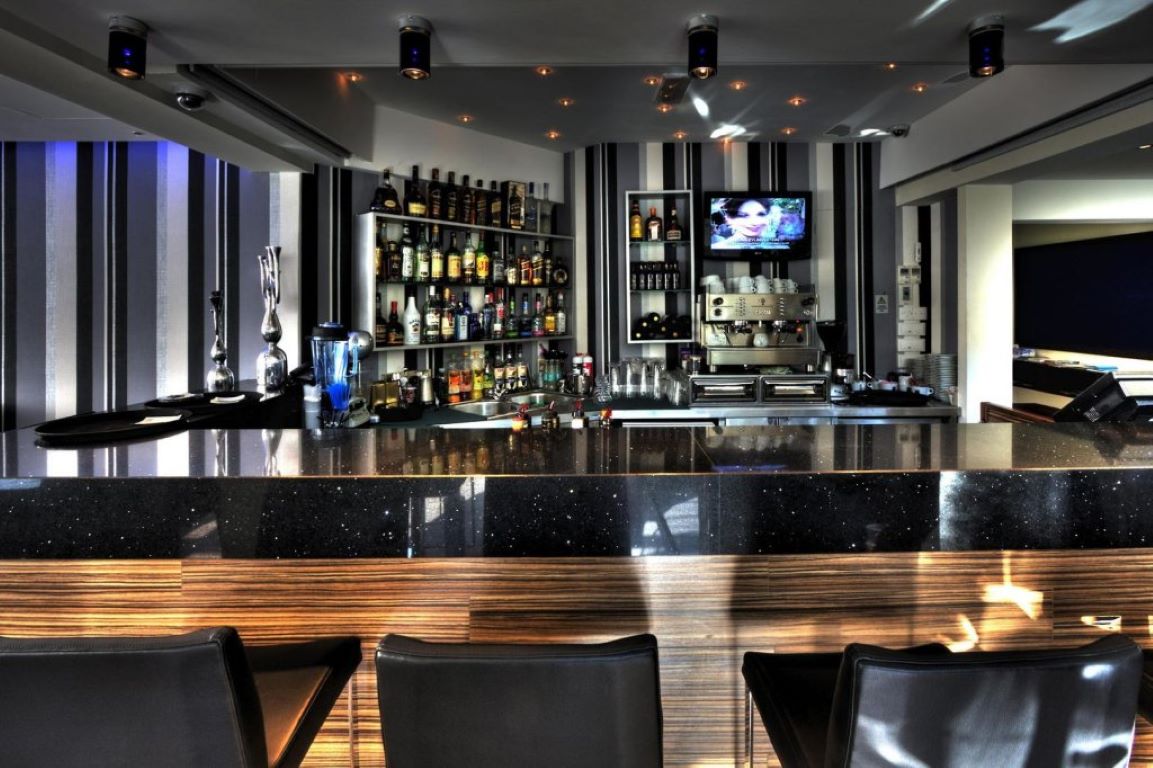 ivadhiotis City Hotel-Bar.jpg