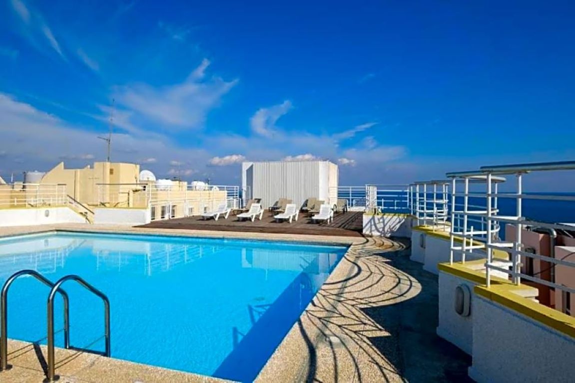 Flamingo Beach Hotel-Bazen.jpg